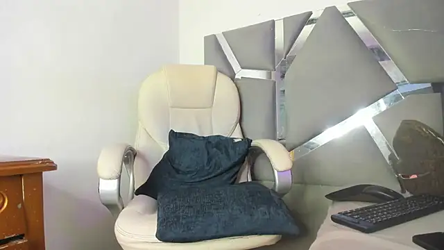 Snapshot of Arii_xxx chatting on 02-11-25, 10:50 Arii xxx online show from 02-11-25, 10:50