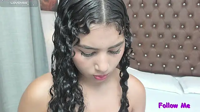 Snapshot of joselyn_sexy_ chatting on 12-28-24, 06:29 joselyn sexy online show from 12-28-24, 06:29