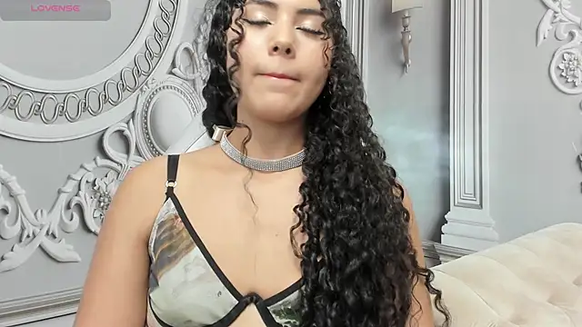 Snapshot of joselyn_sexy_ chatting on 01-17-25, 10:01 joselyn sexy online show from 01-17-25, 10:01