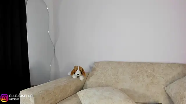 Snapshot of ElleGisellee chatting on 01-12-25, 02:35 ElleGisellee online show from 01-12-25, 02:35