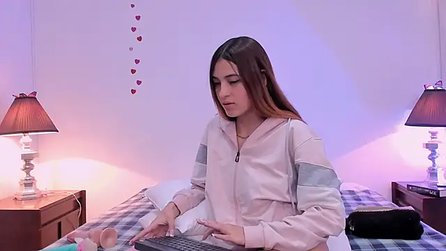 Snapshot of sofiarouge chatting on 03-13-25, 01:32 sofiarouge online show from 03-13-25, 01:32