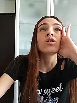 Snapshot of sofiarouge chatting on 10-06-25, 07:44 sofiarouge online show from 10-06-25, 07:44