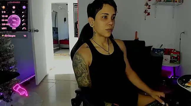 Snapshot of ZhoeStrong chatting on 01-01-25, 05:11 ZhoeStrong online show from 01-01-25, 05:11