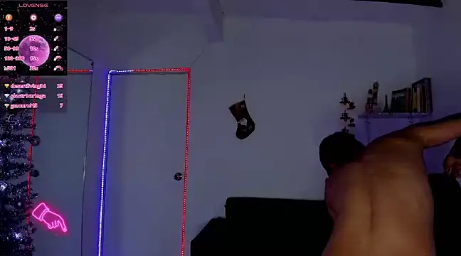 Snapshot of ZhoeStrong chatting on 01-03-25, 11:01 ZhoeStrong online show from 01-03-25, 11:01