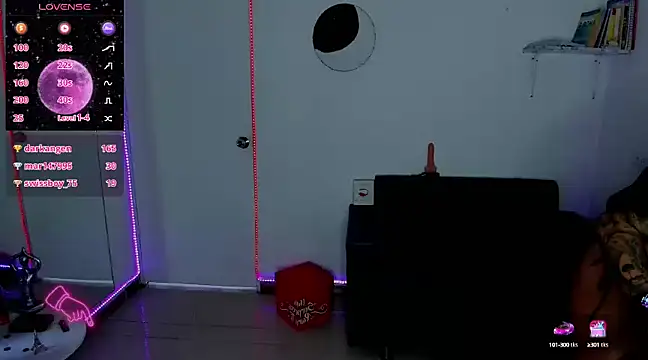 Snapshot of ZhoeStrong chatting on 01-18-25, 01:40 ZhoeStrong online show from 01-18-25, 01:40