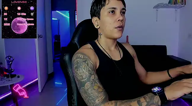 Snapshot of ZhoeStrong chatting on 01-19-25, 04:22 ZhoeStrong online show from 01-19-25, 04:22