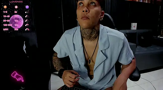 Snapshot of ZhoeStrong chatting on 02-08-25, 06:44 ZhoeStrong online show from 02-08-25, 06:44