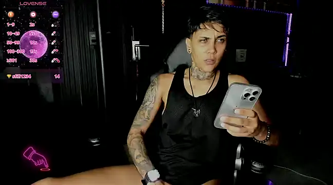 Snapshot of ZhoeStrong chatting on 02-11-25, 04:01 ZhoeStrong online show from 02-11-25, 04:01