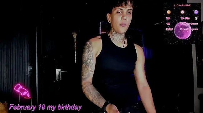 Snapshot of ZhoeStrong chatting on 02-20-25, 02:24 ZhoeStrong online show from 02-20-25, 02:24