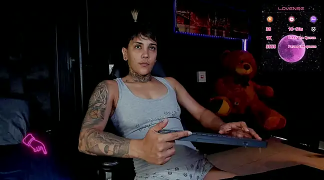 Snapshot of ZhoeStrong chatting on 02-23-25, 04:24 ZhoeStrong online show from 02-23-25, 04:24