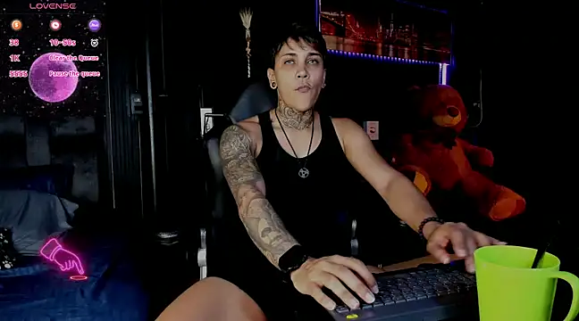 Snapshot of ZhoeStrong chatting on 02-24-25, 09:52 ZhoeStrong online show from 02-24-25, 09:52