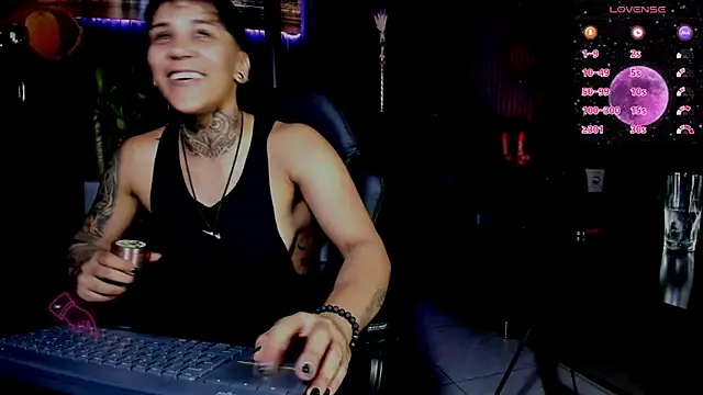 Snapshot of ZhoeStrong chatting on 03-03-25, 10:31 ZhoeStrong online show from 03-03-25, 10:31