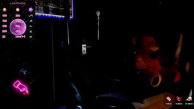 Snapshot of ZhoeStrong chatting on 03-07-25, 10:32 ZhoeStrong online show from 03-07-25, 10:32