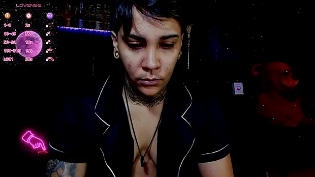 Snapshot of ZhoeStrong chatting on 03-08-25, 12:20 ZhoeStrong online show from 03-08-25, 12:20