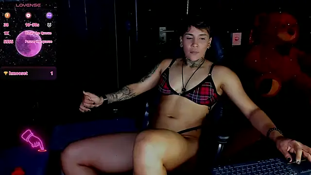 Snapshot of ZhoeStrong chatting on 03-08-25, 11:28 ZhoeStrong online show from 03-08-25, 11:28