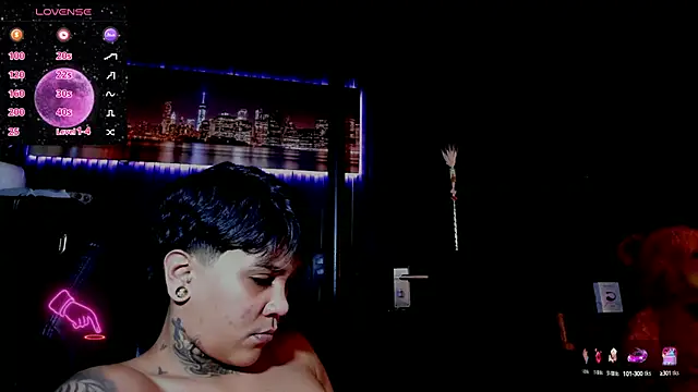 Snapshot of ZhoeStrong chatting on 03-09-25, 04:33 ZhoeStrong online show from 03-09-25, 04:33