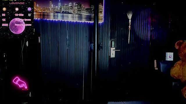 Snapshot of ZhoeStrong chatting on 03-10-25, 01:23 ZhoeStrong online show from 03-10-25, 01:23