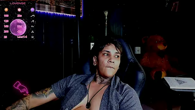 Snapshot of ZhoeStrong chatting on 03-10-25, 03:41 ZhoeStrong online show from 03-10-25, 03:41