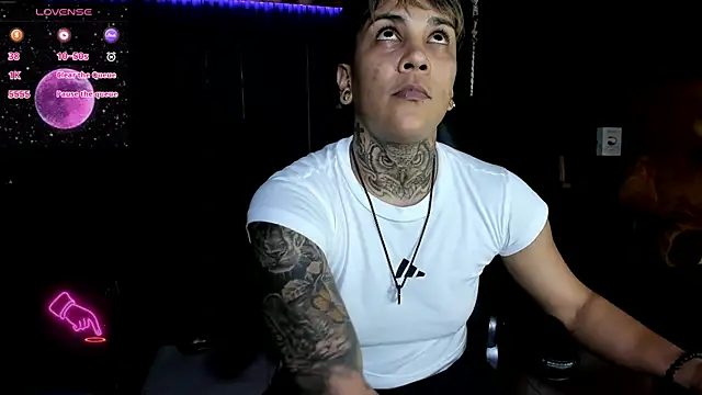 Snapshot of ZhoeStrong chatting on 03-10-25, 08:23 ZhoeStrong online show from 03-10-25, 08:23