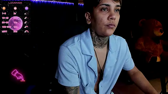 Snapshot of ZhoeStrong chatting on 03-11-25, 03:45 ZhoeStrong online show from 03-11-25, 03:45