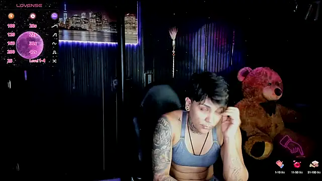 Snapshot of ZhoeStrong chatting on 03-12-25, 10:39 ZhoeStrong online show from 03-12-25, 10:39