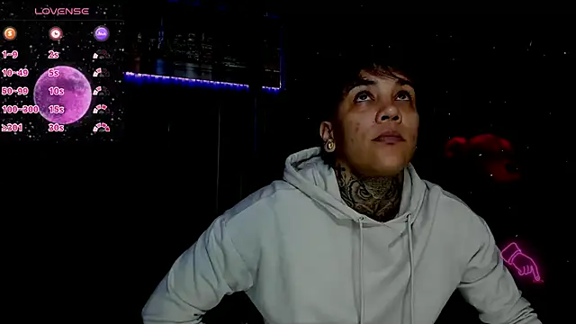 Snapshot of ZhoeStrong chatting on 03-18-25, 01:09 ZhoeStrong online show from 03-18-25, 01:09