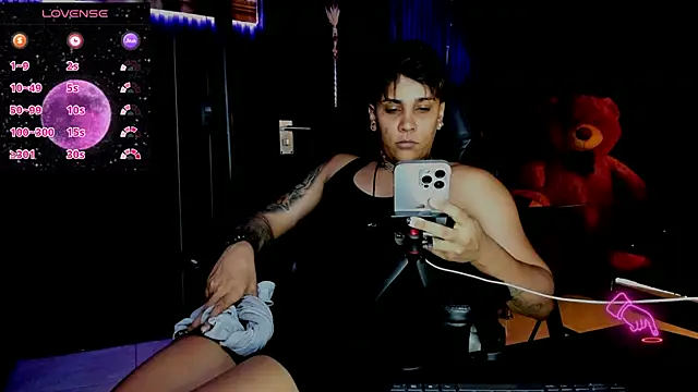 Snapshot of ZhoeStrong chatting on 03-21-25, 06:07 ZhoeStrong online show from 03-21-25, 06:07