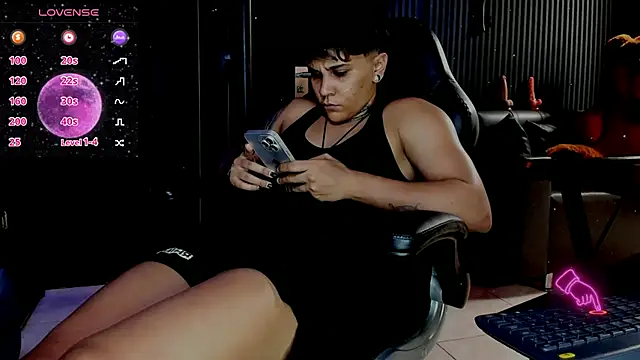 Snapshot of ZhoeStrong chatting on 03-21-25, 09:12 ZhoeStrong online show from 03-21-25, 09:12