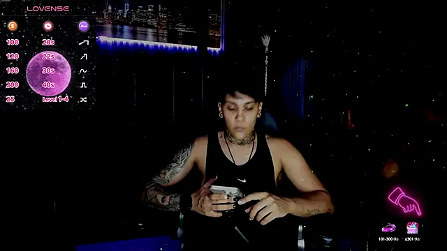 Snapshot of ZhoeStrong chatting on 03-22-25, 03:20 ZhoeStrong online show from 03-22-25, 03:20