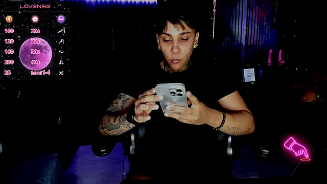 Snapshot of ZhoeStrong chatting on 03-22-25, 11:09 ZhoeStrong online show from 03-22-25, 11:09