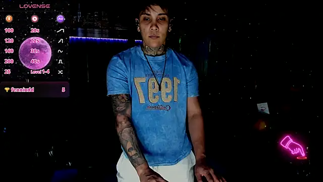 Snapshot of ZhoeStrong chatting on 03-23-25, 02:59 ZhoeStrong online show from 03-23-25, 02:59