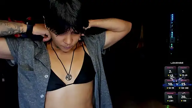 Snapshot of ZhoeStrong chatting on 09-18-25, 10:17 ZhoeStrong online show from 09-18-25, 10:17