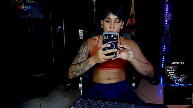 Snapshot of ZhoeStrong chatting on 09-21-25, 10:55 ZhoeStrong online show from 09-21-25, 10:55