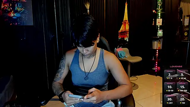 Snapshot of ZhoeStrong chatting on 10-09-25, 01:25 ZhoeStrong online show from 10-09-25, 01:25