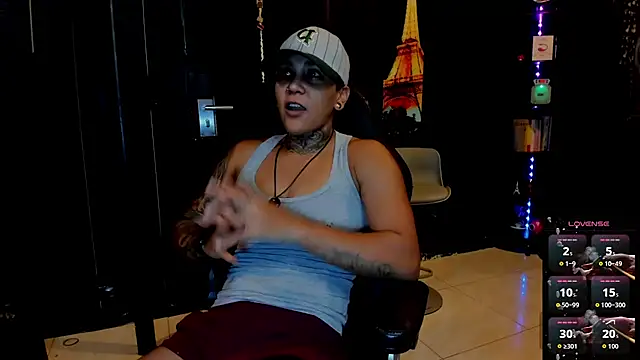 Snapshot of ZhoeStrong chatting on 10-09-25, 10:41 ZhoeStrong online show from 10-09-25, 10:41