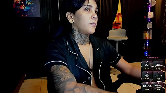 Snapshot of ZhoeStrong chatting on 10-13-25, 10:32 ZhoeStrong online show from 10-13-25, 10:32