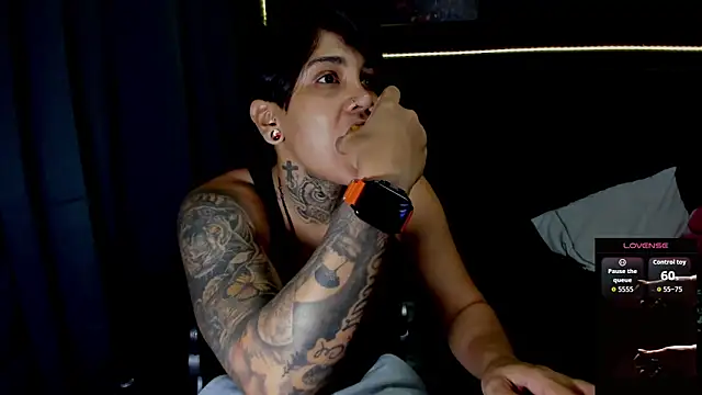 Snapshot of ZhoeStrong chatting on 11-13-25, 09:25 ZhoeStrong online show from 11-13-25, 09:25