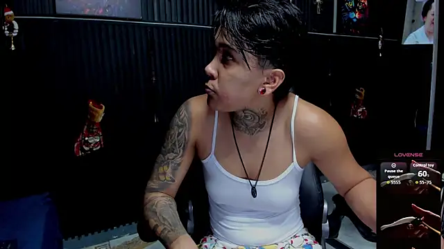 Snapshot of ZhoeStrong chatting on 12-02-25, 10:16 ZhoeStrong online show from 12-02-25, 10:16