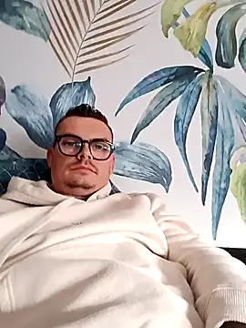 Snapshot of GLouglou19 chatting on 09-13-25, 03:56 GLouglou19 online show from 09-13-25, 03:56