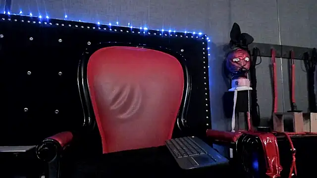 Snapshot of LusstCruella chatting on 01-07-25, 07:06 LusstCruella online show from 01-07-25, 07:06