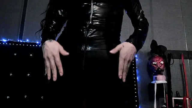 Snapshot of LusstCruella chatting on 01-15-25, 08:16 LusstCruella online show from 01-15-25, 08:16