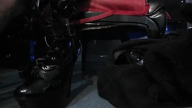 Snapshot of LusstCruella chatting on 01-20-25, 09:53 LusstCruella online show from 01-20-25, 09:53