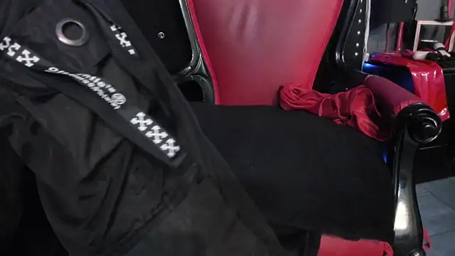 Snapshot of LusstCruella chatting on 01-21-25, 06:23 LusstCruella online show from 01-21-25, 06:23