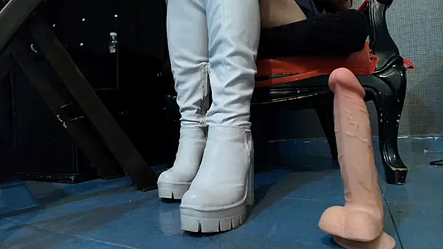 Snapshot of LusstCruella chatting on 02-02-25, 03:17 LusstCruella online show from 02-02-25, 03:17