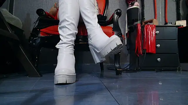 Snapshot of LusstCruella chatting on 02-26-25, 09:05 LusstCruella online show from 02-26-25, 09:05