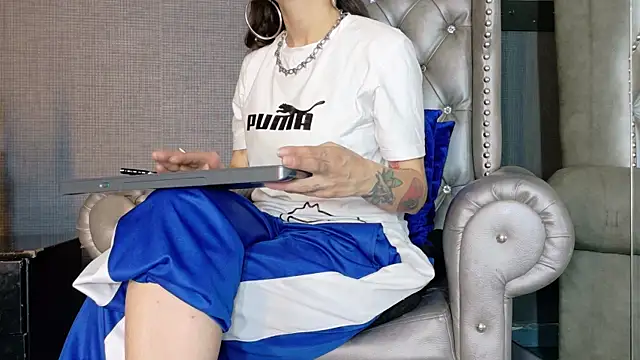 Snapshot of LusstCruella chatting on 10-19-25, 03:56 LusstCruella online show from 10-19-25, 03:56