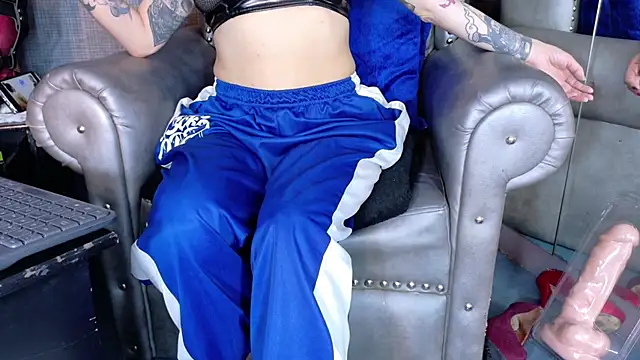 Snapshot of LusstCruella chatting on 10-22-25, 01:22 LusstCruella online show from 10-22-25, 01:22