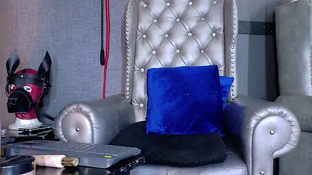 Snapshot of LusstCruella chatting on 10-24-25, 01:24 LusstCruella online show from 10-24-25, 01:24