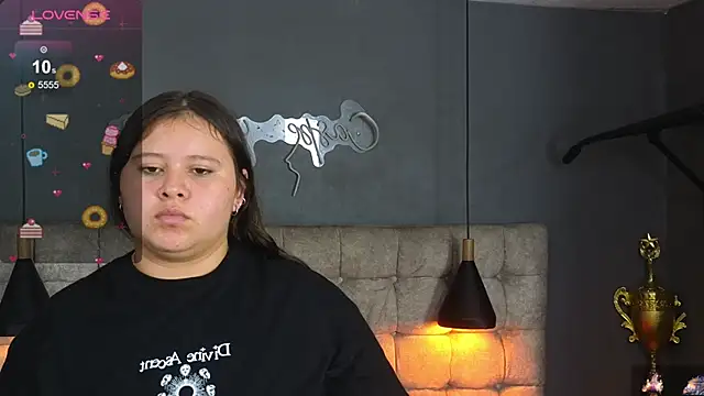 Laia and Aloby online show from 12-19-25, 10:06