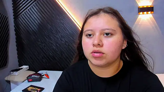 Snapshot of Laia_and_Aloby chatting on 05-16-26, 09:13 Laia and Aloby online show from 05-16-26, 09:13